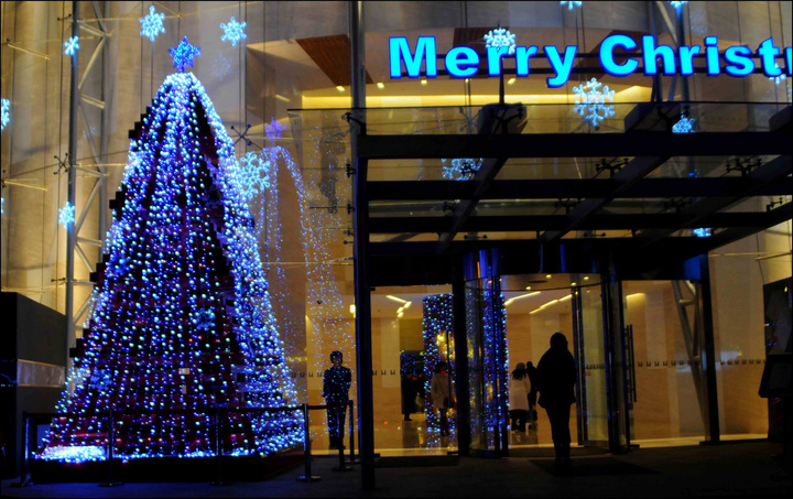 Christmas Shopping In Shanghai