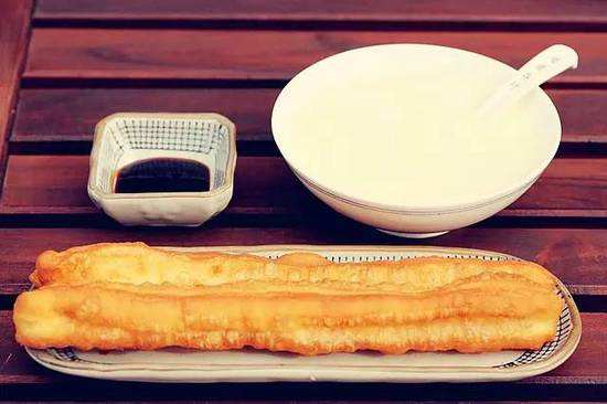 Soybean Milk and Deep-Fried Dough Sticks