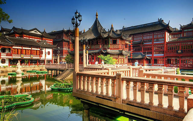 yu garden shanghai - temple of town god