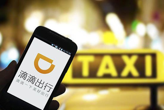 DiDi app interface showing ride-hailing options in China, including taxis and private cars.