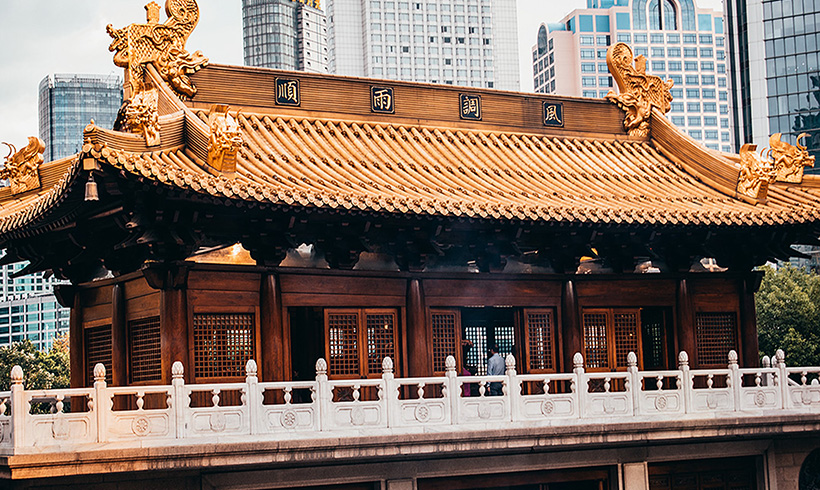 It doesn’t matter which part of China you choose as your next study stop – you will find yourself surrounded by beautiful palaces, old-time temples, religious rituals, and everything else that sophisticated Chinese civilization has to offer. 