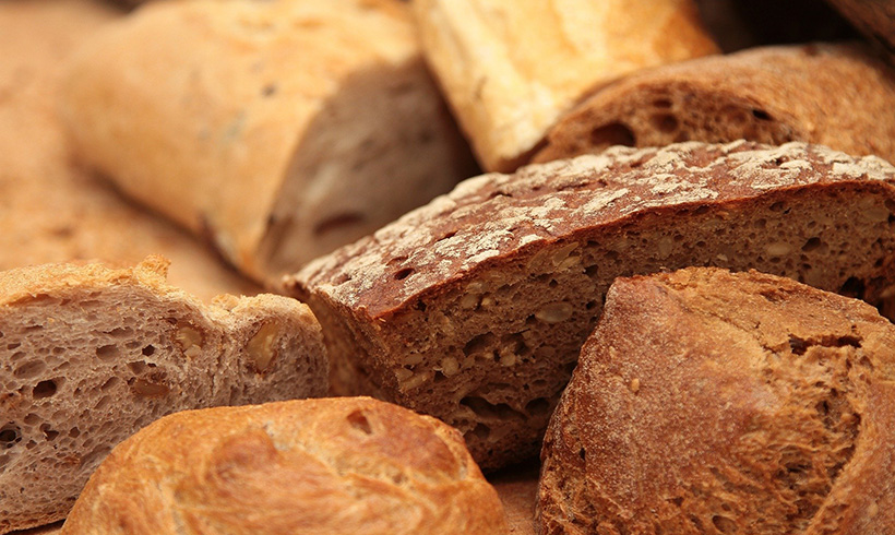 Unlike people from most western countries, Chinese rarely eat bread for breakfast because its taste is described as “mediocre” by many Chinese people. 