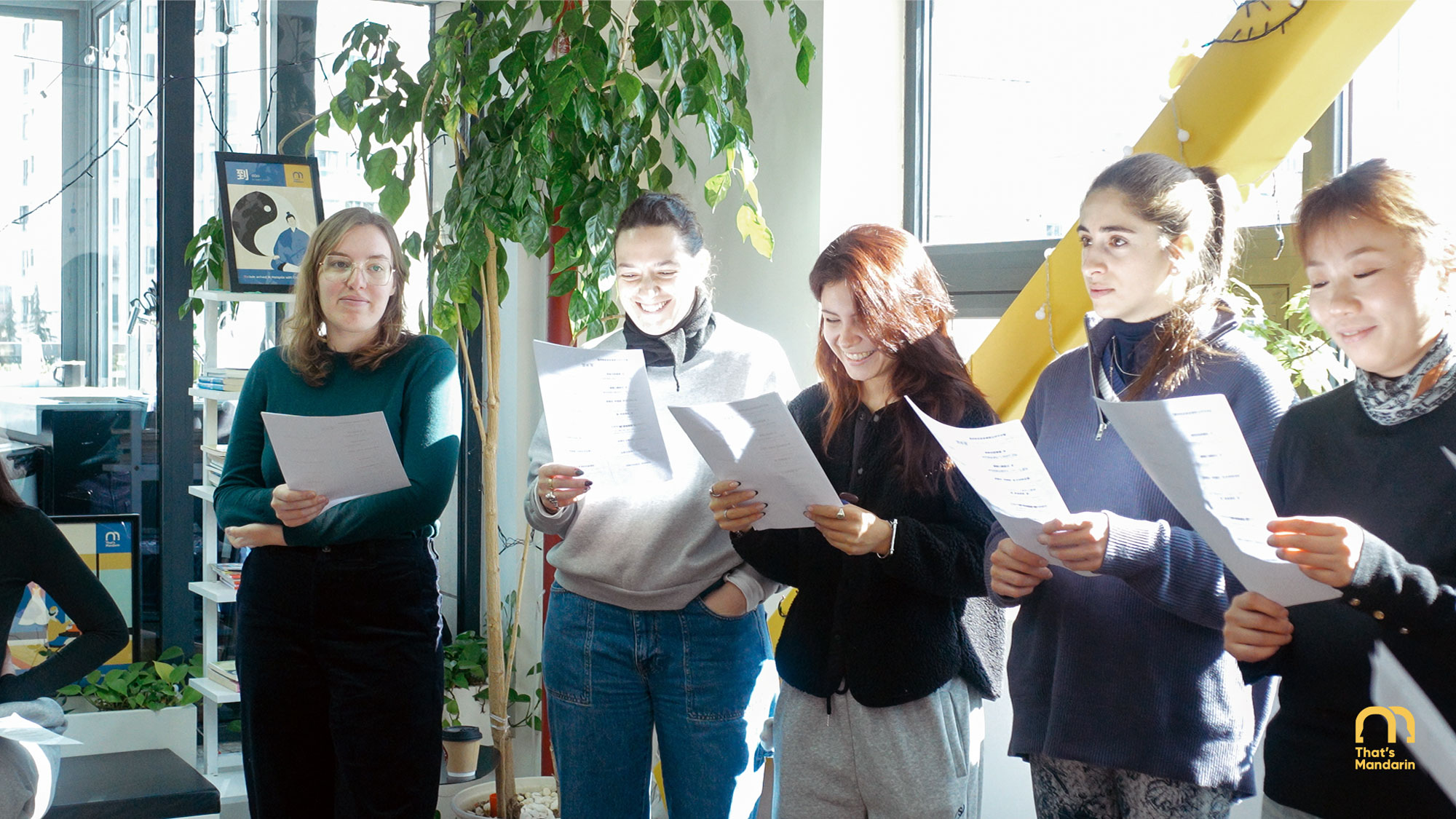 Singing Chinese song duing a class break | That's Mandarin Activities