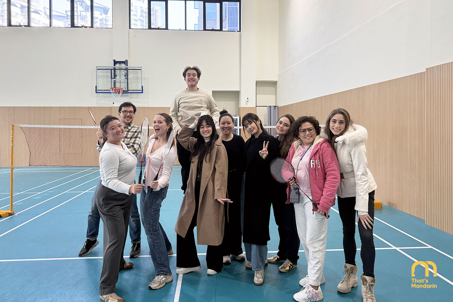 Singing Chinese song duing a class break | That's Mandarin Activities