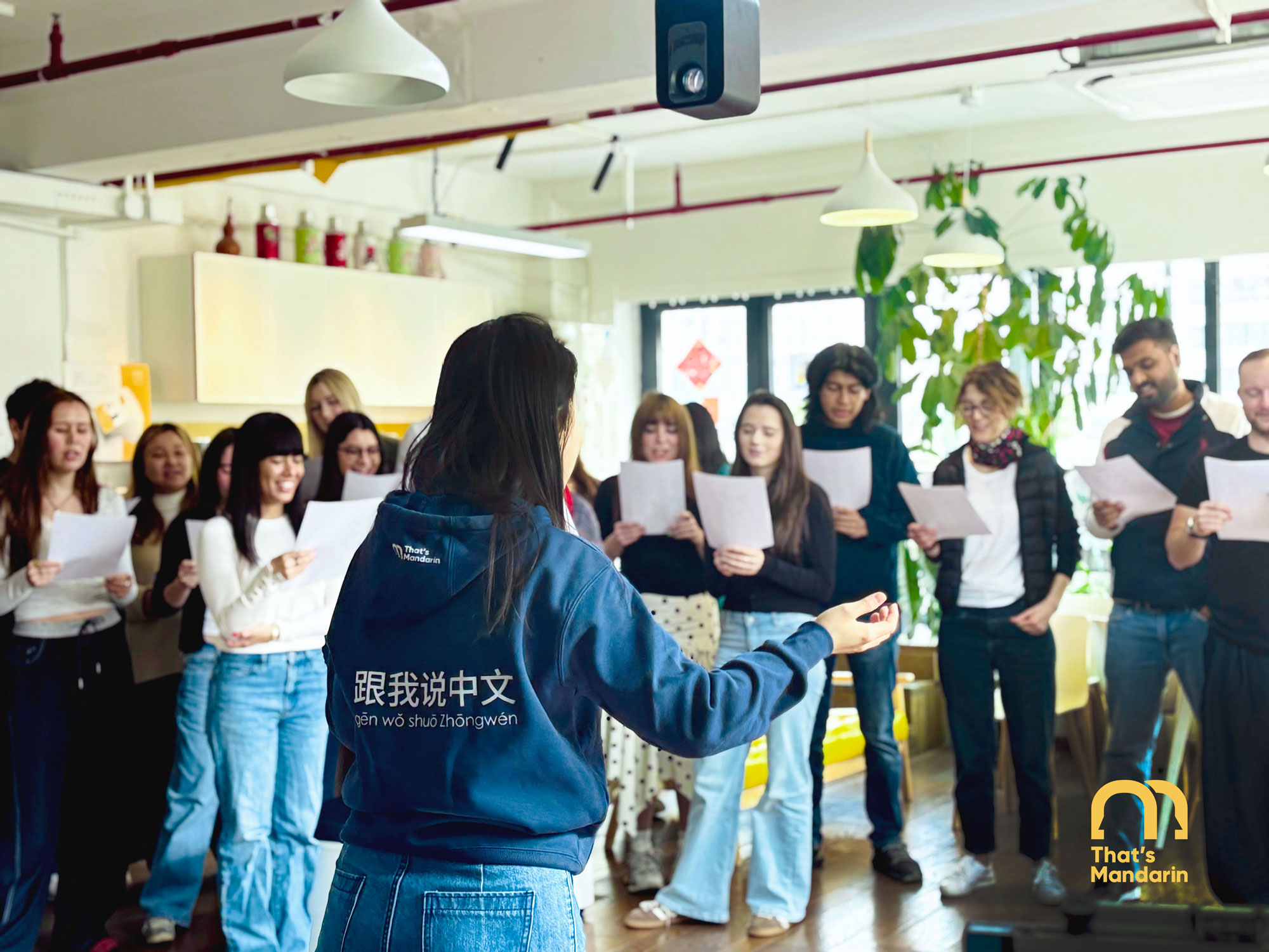 Singing Chinese song duing a class break | That's Mandarin Activities Singing Chinese song duing a class break | That's Mandarin Activities