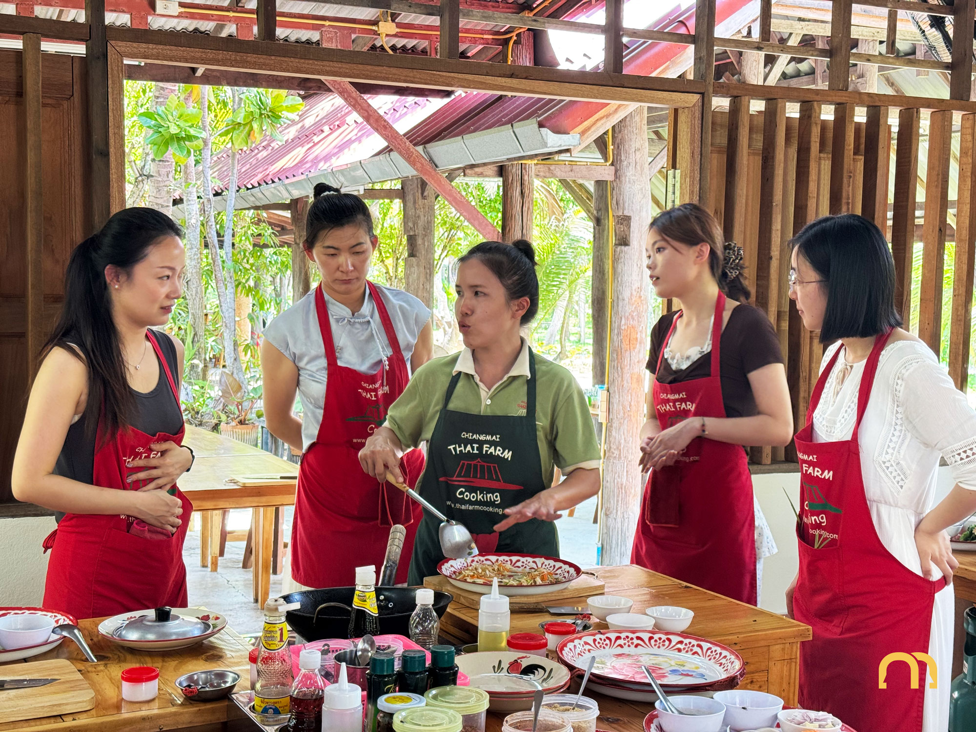 That's Mandarin Team at a cooking class in Thailand 🌱