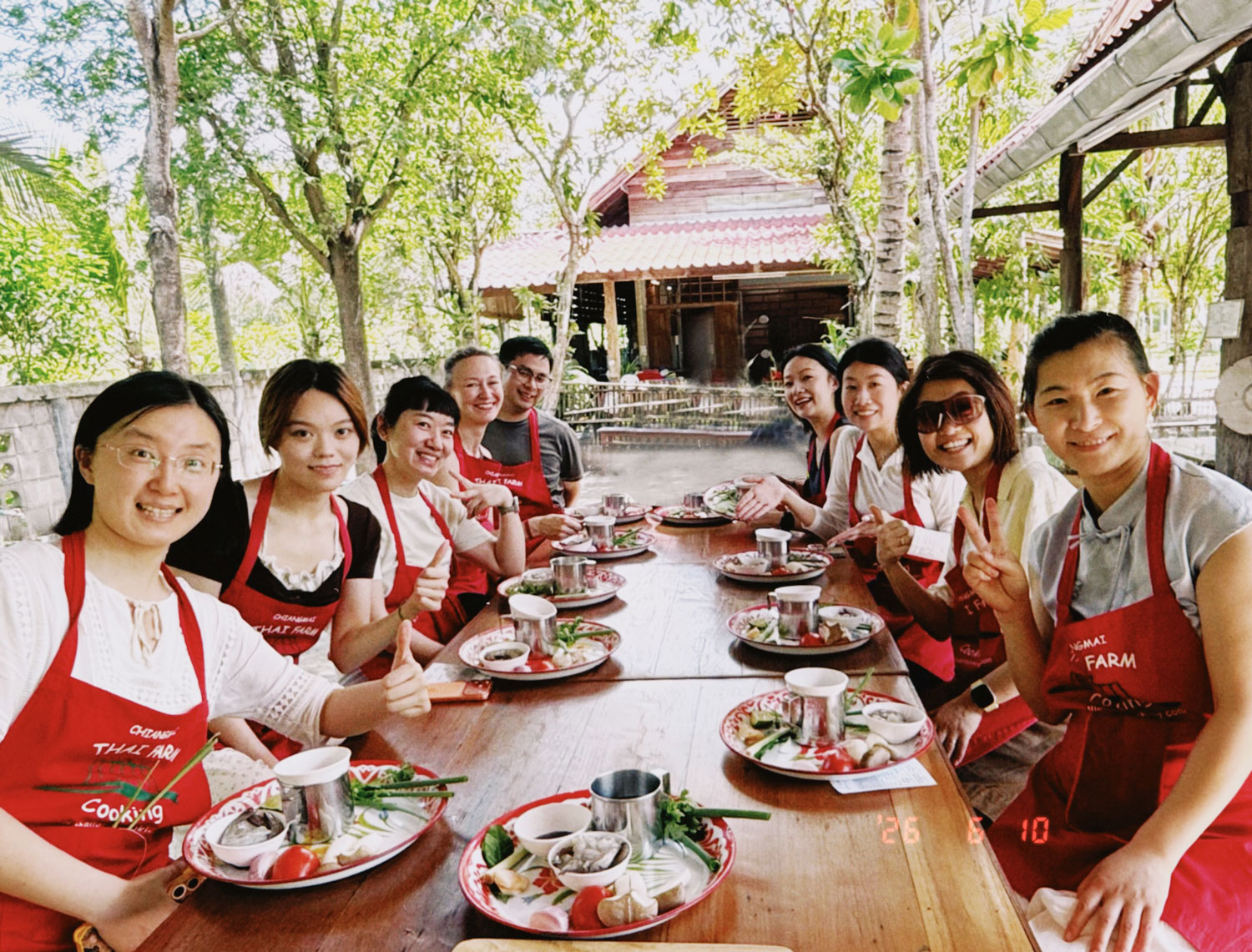 That's Mandarin Team at a cooking class in Thailand 🌱